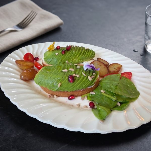 assiette de toast à l'avocat au manoir chamberland